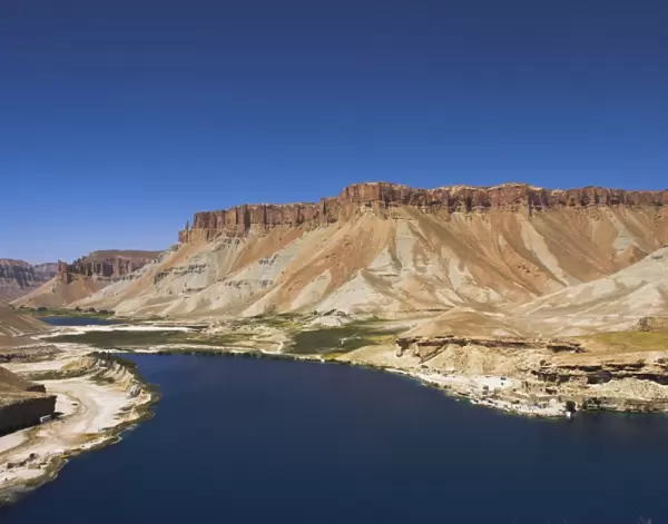 Band-I-Zulfiqar the main lake, Band-E- Amir (Bandi-Amir) (Dam of the King) crater lakes