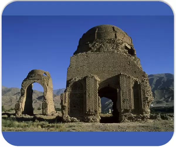 Ghorid (12th century) ruins, believed to be a Mausoleum or Madrassa, Chist-I-Sharif