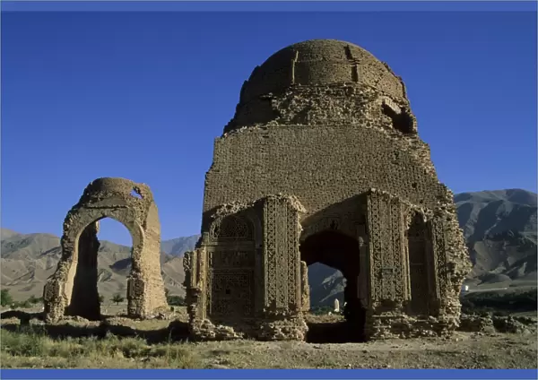 Ghorid (12th century) ruins, believed to be a Mausoleum or Madrassa, Chist-I-Sharif