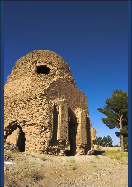 Chist-I-Sharif, Ghorid (12th century) ruins believed to be a mausoleum or madrassa