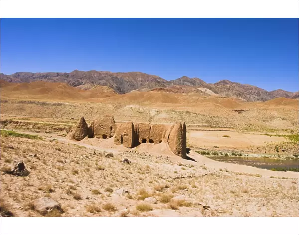 Ruined building, between Jam and Chist-I-Sharif, Ghor (Ghowr) province, Afghanistan, Asia
