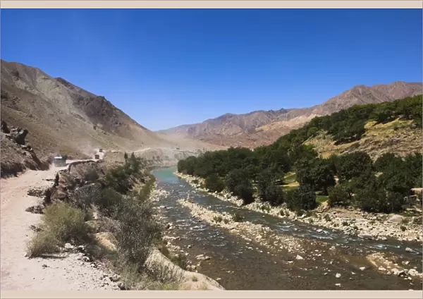 A dusty road alongside the Hari Rud river, between Jam and Chist-I-Sharif