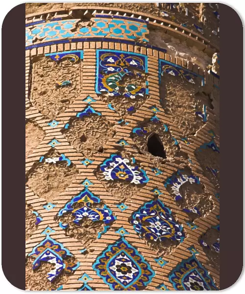 Tilework and mortar hole on minaret beside Gaur Sahds mausoleum, The Mousallah Complex
