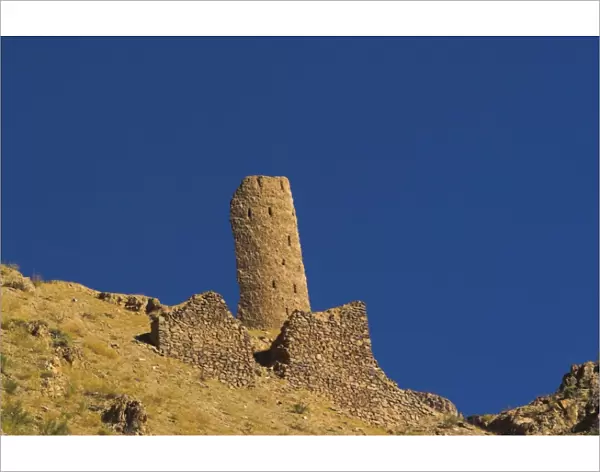 Tower with approximately 82 courses of bricks still standing, Qasr Zarafshan to the north