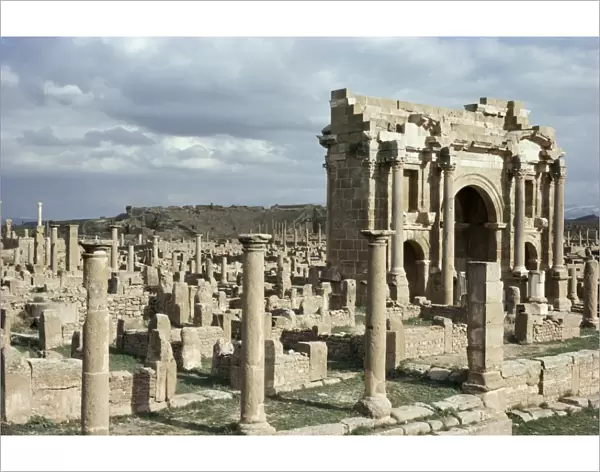 West Gate, Roman site of Timgad, UNESCO World Heritage Site, Algeria, North Africa