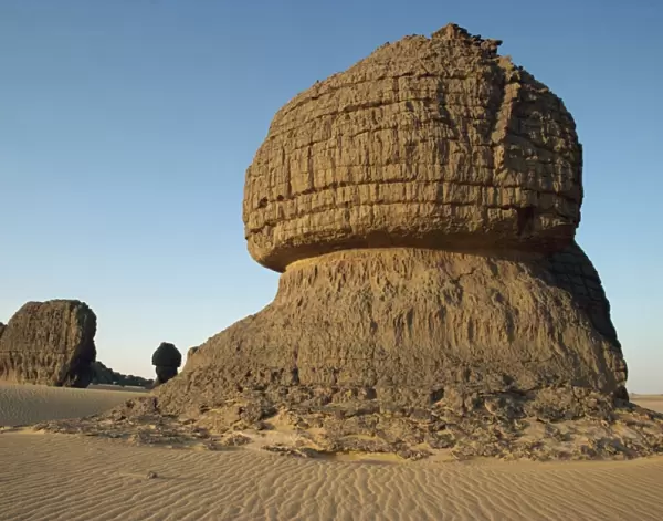 Wind eroded pinnacle rock showing strata, Tamegaout, Algeria, North Africa, Africa