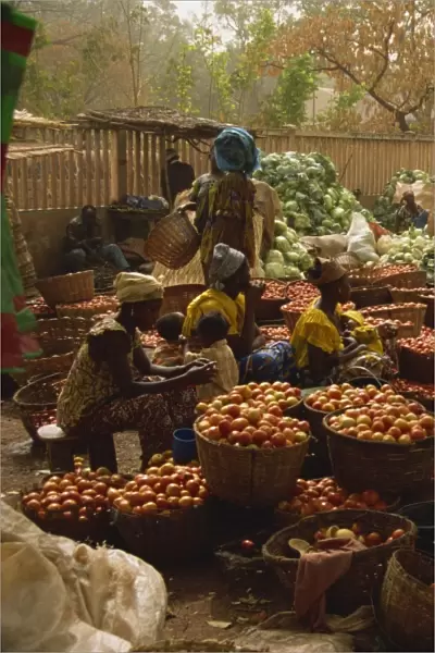 Market scene, Bobo Dioulasso, Burkino Faso, West Africa, Africa