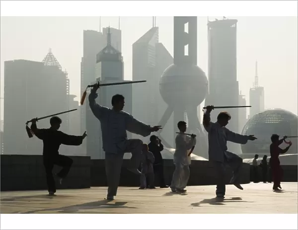 Morning exercise against the background of Lujiazui Finance and Trade zone