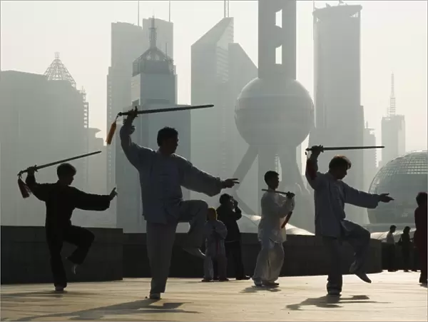 Morning exercise against the background of Lujiazui Finance and Trade zone