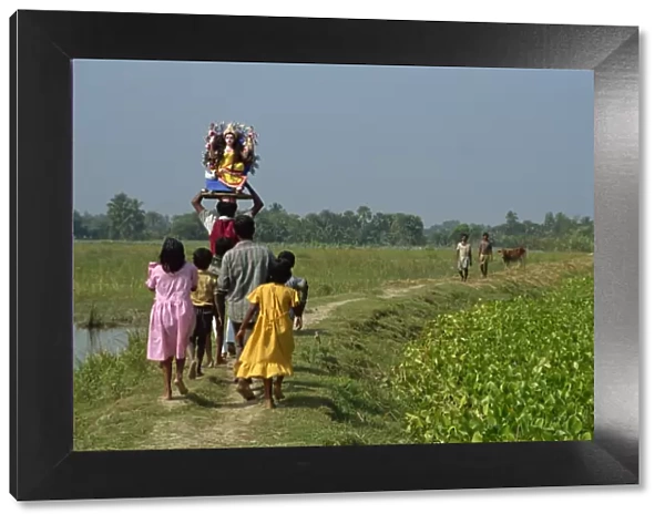 Group delivering Hindu god model to village