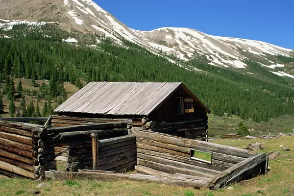 Log cabin at Independence town site founded 1879 when gold discovered