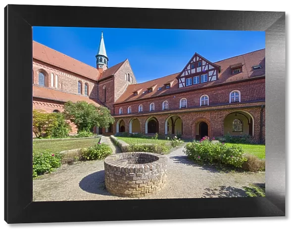 Former Cistercian Lehnin Monastery, St. Marys Gothic Church and cloister courtyard, Brandenburg, Germany, Europe