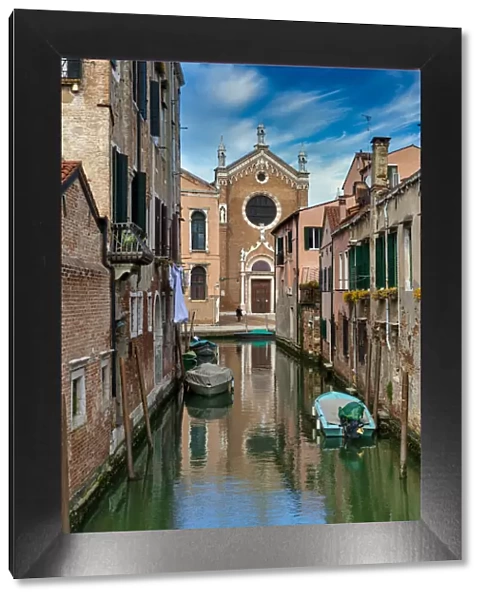 Rio Ca Brazzo with its typical Venetian houses, and the Church of the Madonna dell Orto in the background, Venice, UNESCO World Heritage Site, Veneto, Italy, Europe