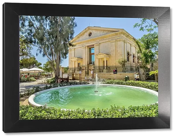 Upper Barrakka Gardens, with the Malta Stock Exchange behind the fountain, Valletta, Malta, Mediterranean, Europe