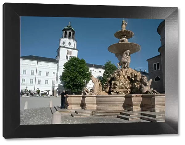 Residenzbrunnen (Residence Fountain), Altstadt, Salzburg, Austria, Europe