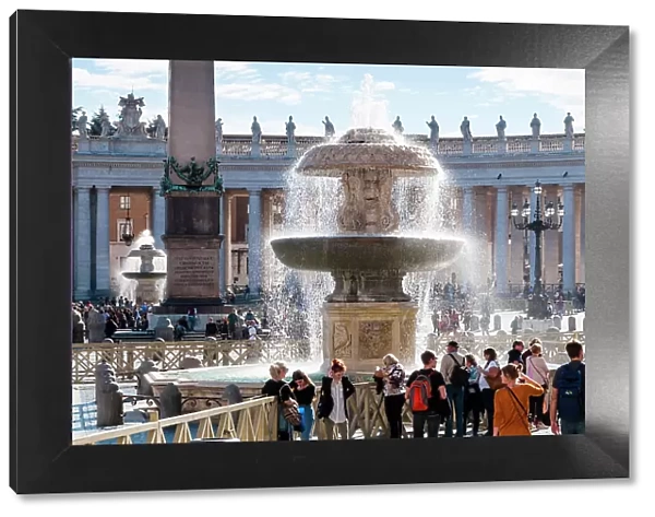 Fountain at St. Peter's Square, Vatican City, UNESCO World Heritage Site, Rome, Lazio, Italy, Europe