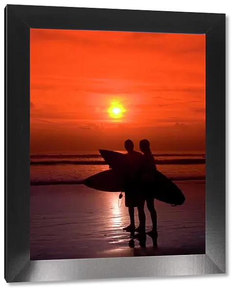 Two surfers calling it a day, Kuta Beach, Bali, Indonesia, Southeast Asia, Asia