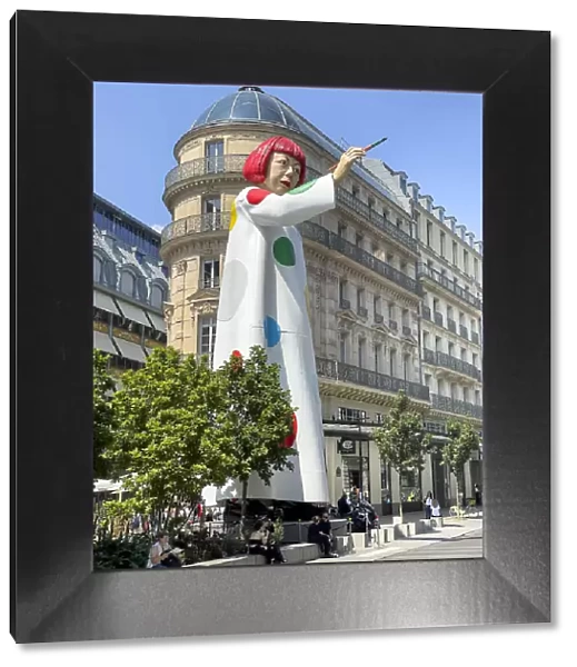 Giant Yayoi Kusama statue in Paris, France, France, Europe