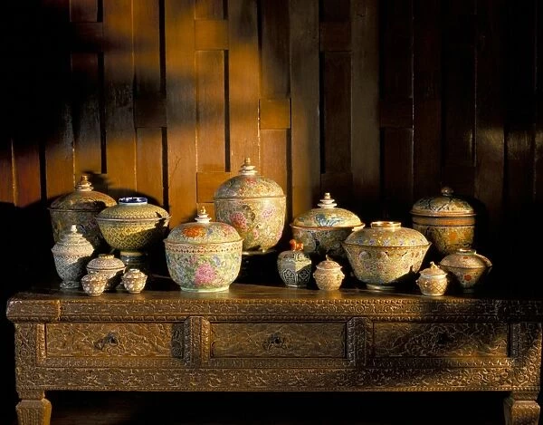 Bencharong ceramics