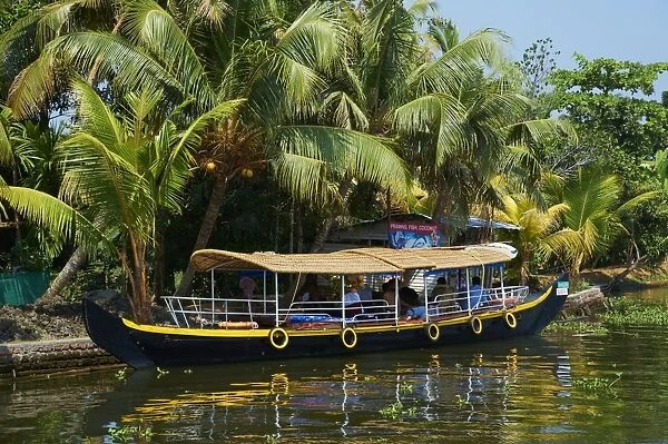 Boat for tourists on the Backwaters, Allepey, Kerala, India, Asia