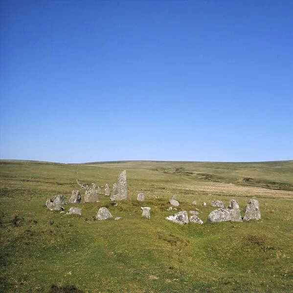 Bronze-Age Stone Circle and Stone Row, near Down Tor, Dartmoor, Devon, England, UK