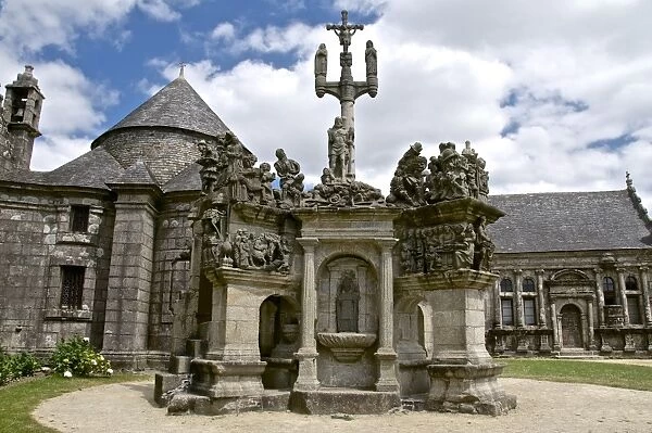Calvary dating from between 1581 and 1588, Guimiliau parish enclosure, Finistere, Brittany, France, Europe