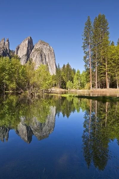 Cathedral Rocks and Cathedral Spires, with the Merced River flowing through flooded meadows of Yosemite Valley, Yosemite National Park, UNESCO World Heritage Site, Sierra Nevada, California, United States of America