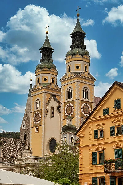 Cathedral Square and Baroque Cathedral, Brixen, Sudtirol (South Tyrol) (Province of Bolzano), Italy, Europe