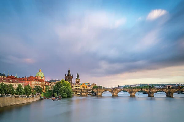 Charles Bridge and Old Town Bridge Tower, UNESCO World Heritage Site, Prague, Bohemia, Czech Republic (Czechia), Europe