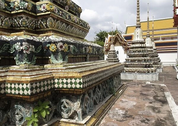 Chedi Rai near Phra Rabieng cloister, Wat Phra Chetuphon (Wat Po), Bangkok, Thailand, Southeast Asia, Asia
