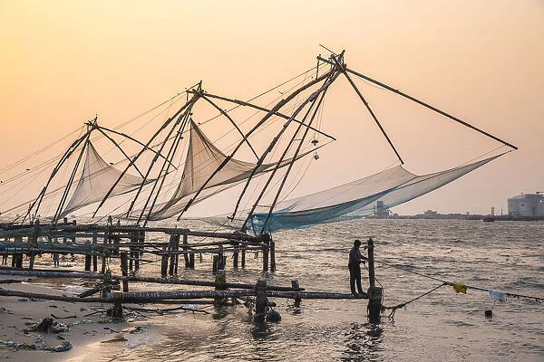 Chinese fishing nets, Fort Kochi, Cochin (Kochi), Kerala, India, Asia