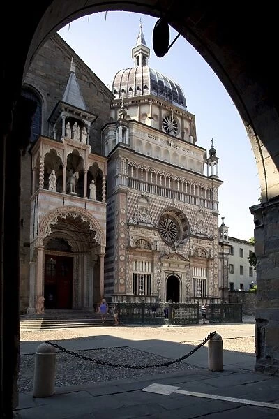 Colleoni Chapel through Archway, Piazza Vecchia, Bergamo, Lombardy, Italy, Europe