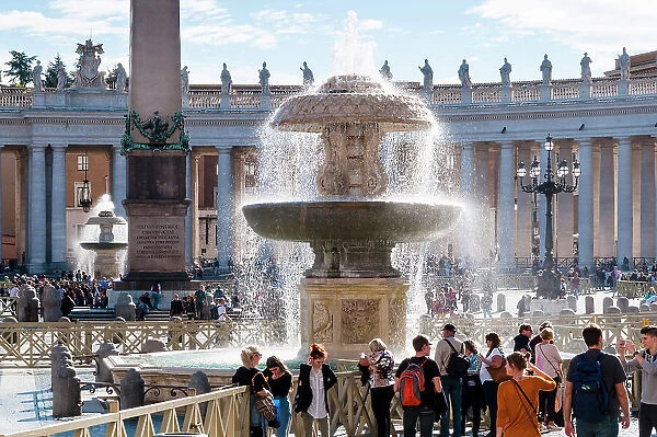 Fountain at St. Peter's Square, Vatican City, UNESCO World Heritage Site, Rome, Lazio, Italy, Europe