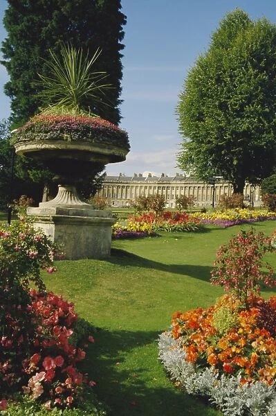 Gardens and the Royal Crescent, Bath, Avon, England, UK