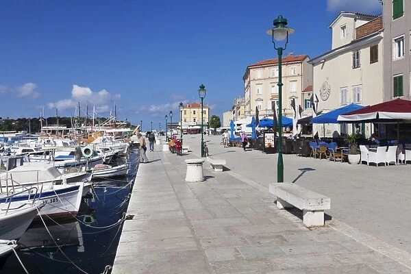 Harbour and promenade in the old town, Rovinj, Istria, Croatia, Europe