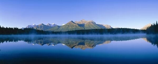 Herbert Lake and Bow Range, Banff NP, Rocky Mountains, Alberta, Canada