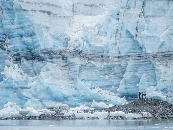 Hikers in front of Lamplugh Glacier, Glacier Bay National Park and Preserve, UNESCO