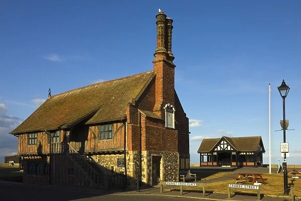 The historic 16th century Moot Hall, a Grade I listed building, formerly a meeting hall, now a museum, Aldeburgh, Suffolk, England, United Kingdom, Europe
