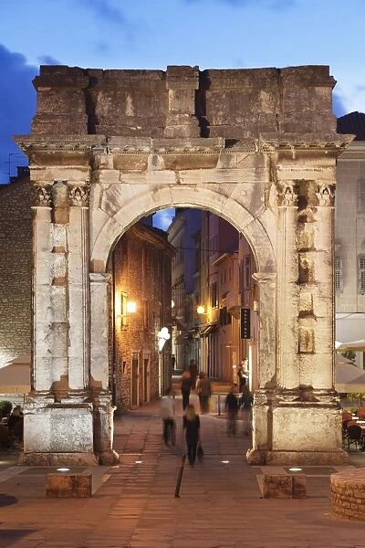 Illuminated Roman triumphal arch, Arch of Sergil, in the Old Town at night, Pula, Istria, Croatia, Europe