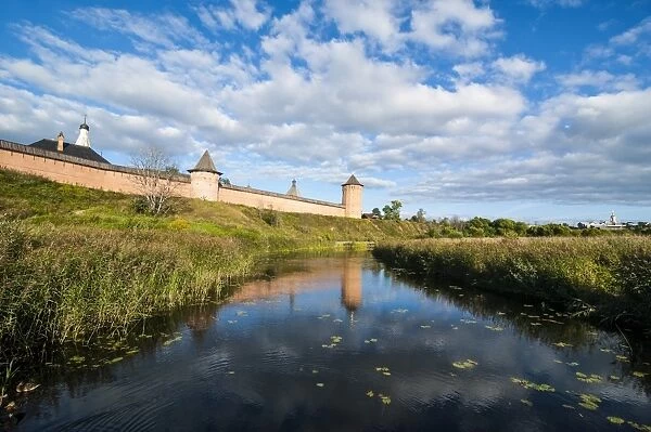 Kamenka River and the Kremlin, UNESCO World Heritage Site, Suzdal, Golden Ring, Russia, Europe