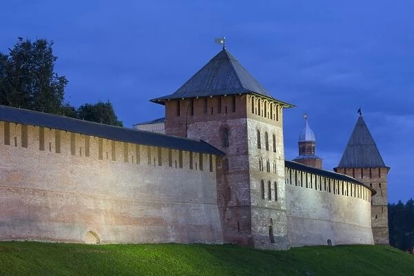 Kremlin Wall with Towers, evening, UNESCO World Heritage Site, Veliky Novgorod, Novgorod Oblast