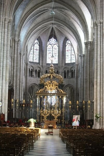 Nave, St. Stephens Cathedral, Sens, Yonne, Burgundy, France, Europe