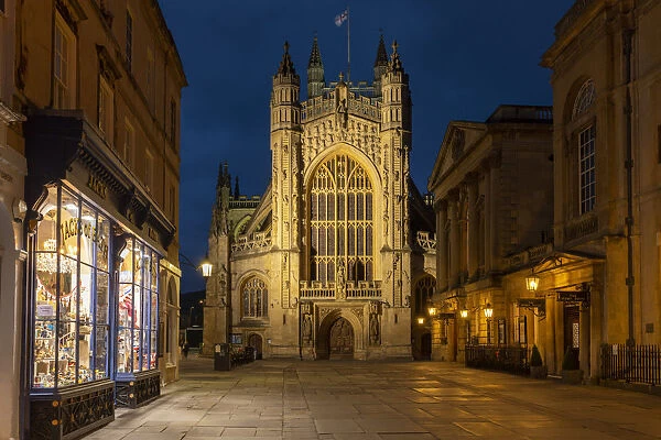 Night time view of Bath Abbey from Abbey Churchyard, Bath, UNESCO World Heritage Site