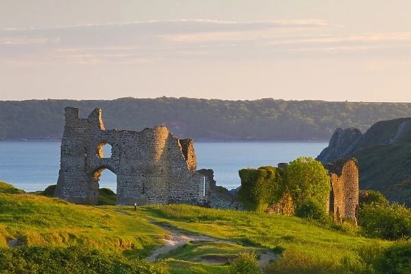 Pennard Castle (Penmaen Castle), overlooking Three Cliffs Bay, Gower, Wales, United Kingdom, Europe