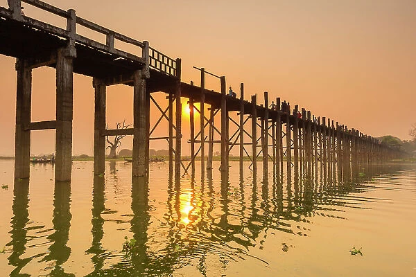 People walking on U-Bein bridge over Taung Tha Man Lake at sunset, Amarapura, Mandalay, Myanmar (Burma), Asia