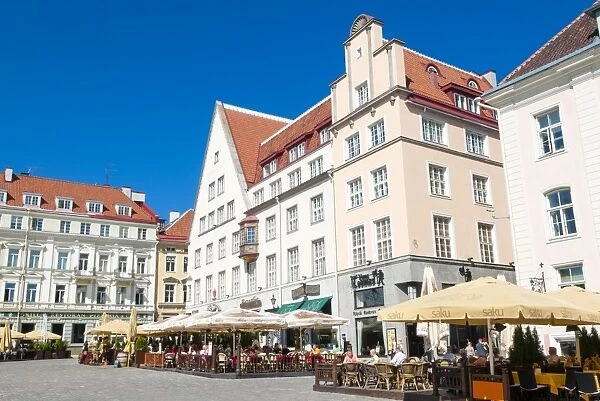 Raekoja Plats (Town Hall Square), Old Town of Tallinn, UNESCO World Heritage Site, Estonia, Baltic States, Europe
