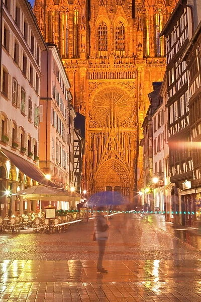 Rain soaked streets in front of Strasbourg cathedral, Strasbourg, Bas-Rhin, Alsace, France, Europe