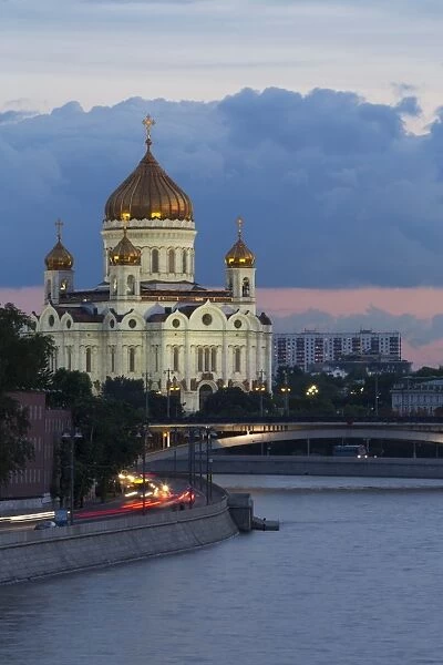 River Moskva and the Cathedral of Christ the Redeemer at night, Moscow, Russia, Europe