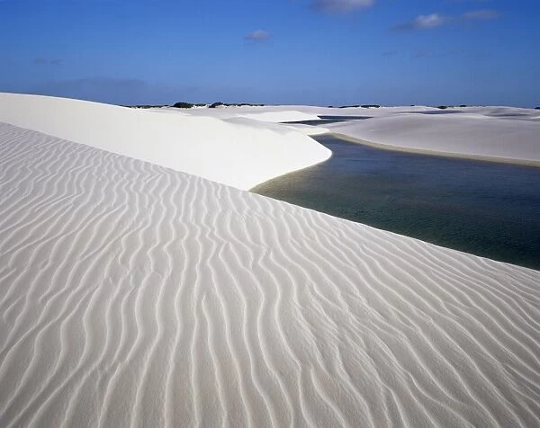 Sand dunes near Lagoa Bonita (Beautiful Lagoon), Parque Nacional dos Lencois Maranhenses