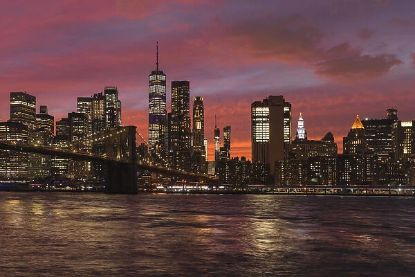 Skyline of Downtown Manhattan with One World Trade Center and Brooklyn Bridge